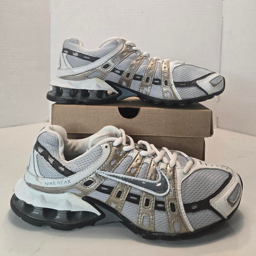 Nike REAX sneaker silver and white Women's size 8